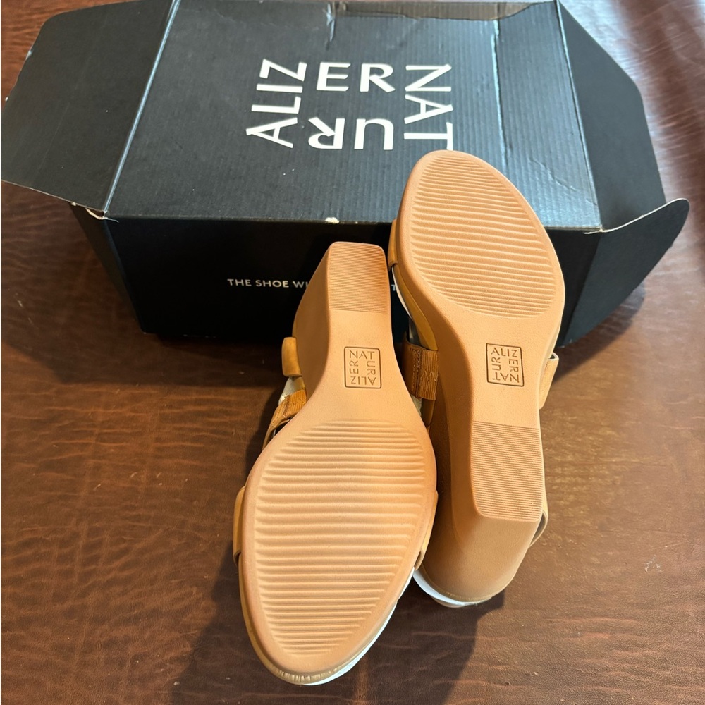 NIB-Naturalizer Brown Wedge Sandals for Women - Picture 10 of 16